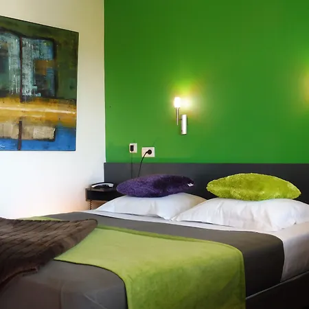 Cit'hotel L'oasis D'avignon 酒店 2*