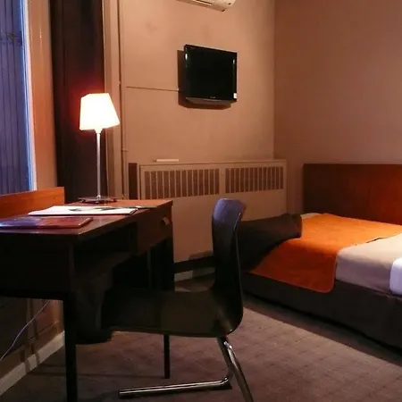 Cit'hotel L'oasis D'avignon 酒店
