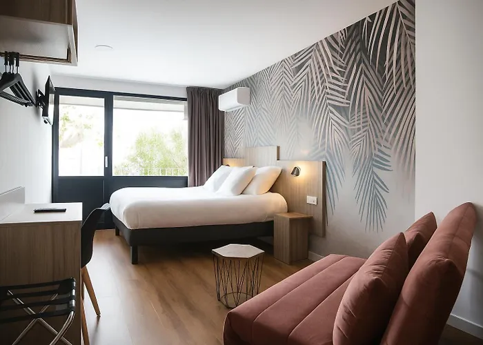 Cit'hotel L'oasis D'avignon 2*