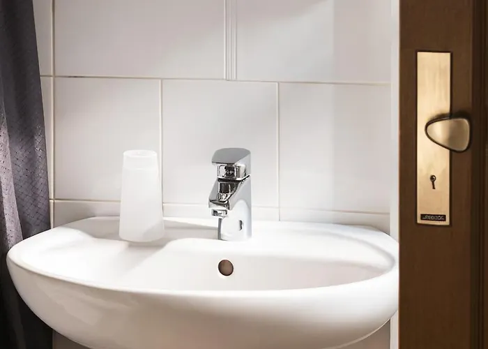 Cit'hotel L'oasis D'avignon Szálloda