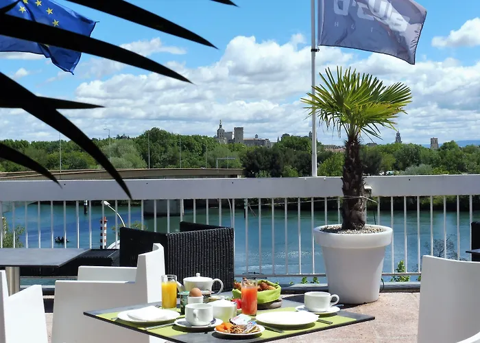 Cit'hotel L'oasis D'avignon Szálloda