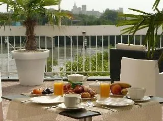 Cit'hotel L'oasis D'avignon 2*